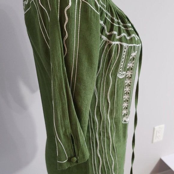 le chateau Green Embroidered Blouse, Size XXS - Picture 5 of 9
